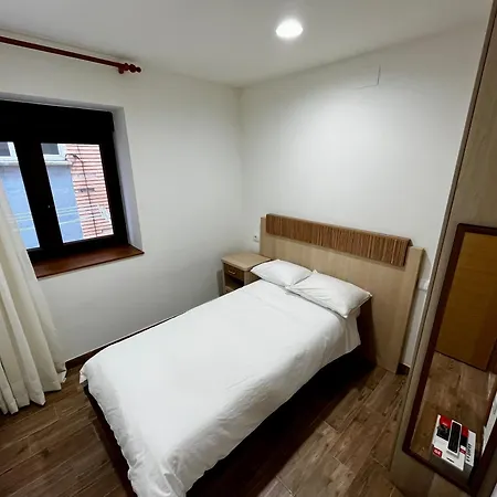 Lotila Flats L'infiestu Appartamento Infiesto